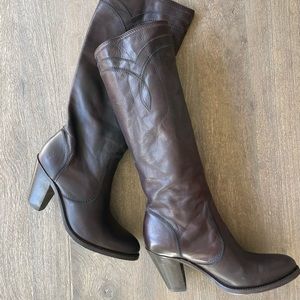 $99.00 Frye Mustang Stitch dark brown boot in 8.5